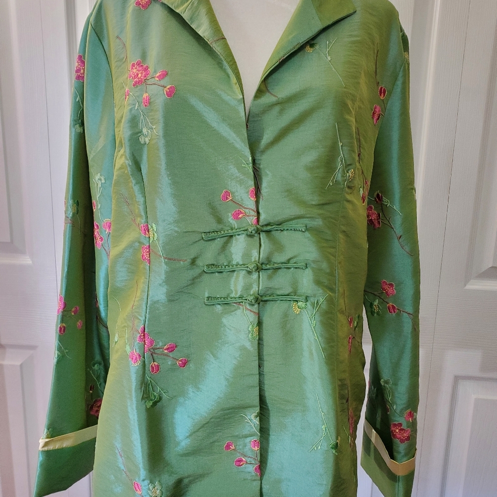 Silver dragon, 100% silk Shirt. Size extra large. Embroidered floral design.